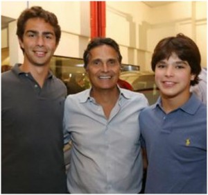  Piquets: Nelson, pai, centro. Irmãos Lazlo – corre em motos -, e Pedrinho (d)