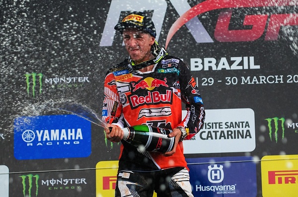 O suíço Arnaud Tonus venceu na MX2