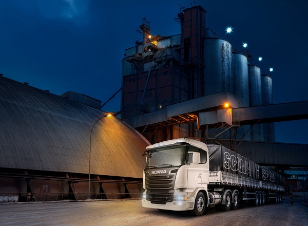 3)Scania indica pesados V8 para transporte de cana e madeira, segmentos que precisam de veículos mais potentes para agilizar as entregas de cargas com peso elevado.