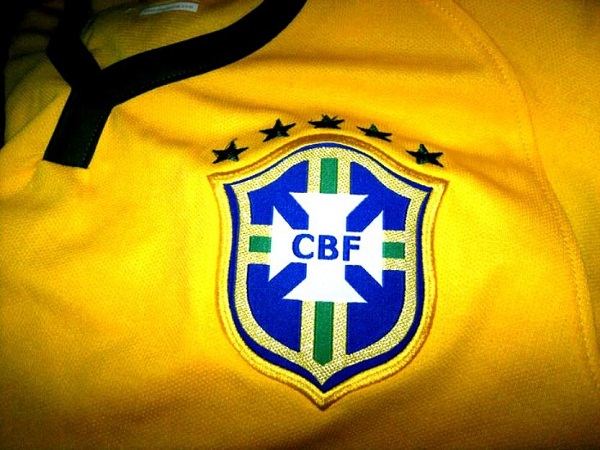 1393104390_604919492_1-Fotos-de--Camisa-Modelo-Selecao-Brasileira-2014-Personalize