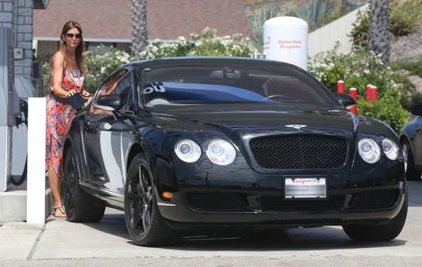 cindy-crawford-is-still-driving-a-bentley-continental-the-stingray-looked-better_5