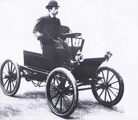  Santos-Dumont e seu Peugeot, primeiro automóvel na América Latina