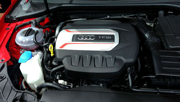 2015-Audi-S1-engine