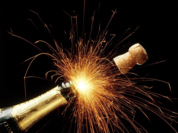 sparkling-champagne-popping-cork