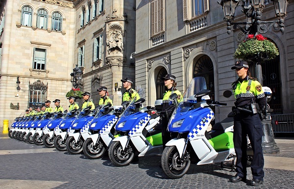 bmw-delivers-first-electric-maxi-scooters-to-barcelona-police-sales-go-up_2