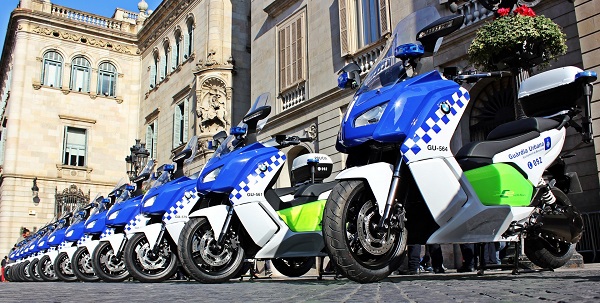 bmw-delivers-first-electric-maxi-scooters-to-barcelona-police-sales-go-up_5