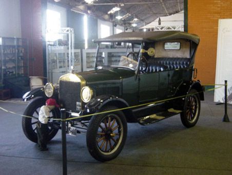  Ford T, deu mobilidade ao mundo, acabou há 88 anos.