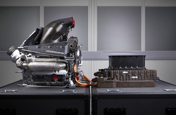 Mercedes-2015-Launch-Studio-10-27-2014-5-14-19-PM-750x490